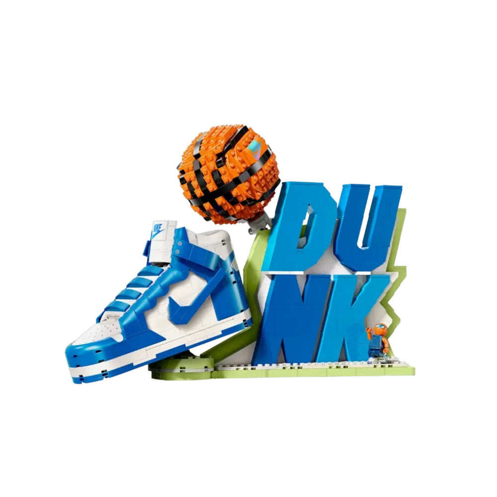 Nike Dunk x LEGO Set Sneaker-Building Kit with Exclusive Minifigure
