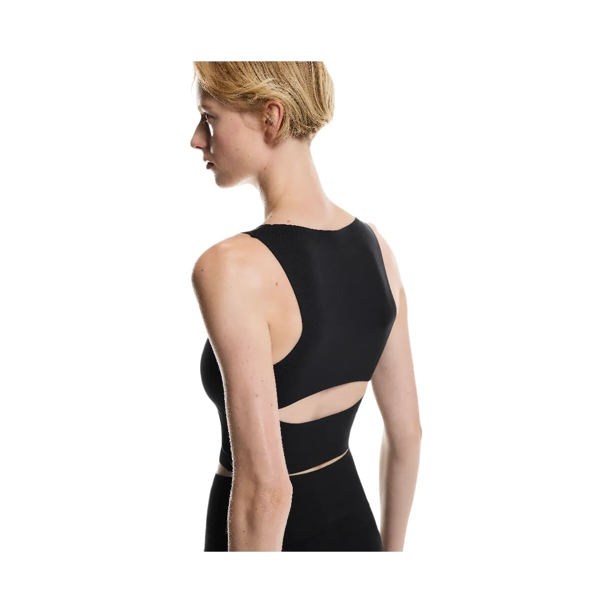 On Studio Open Back Crop Black